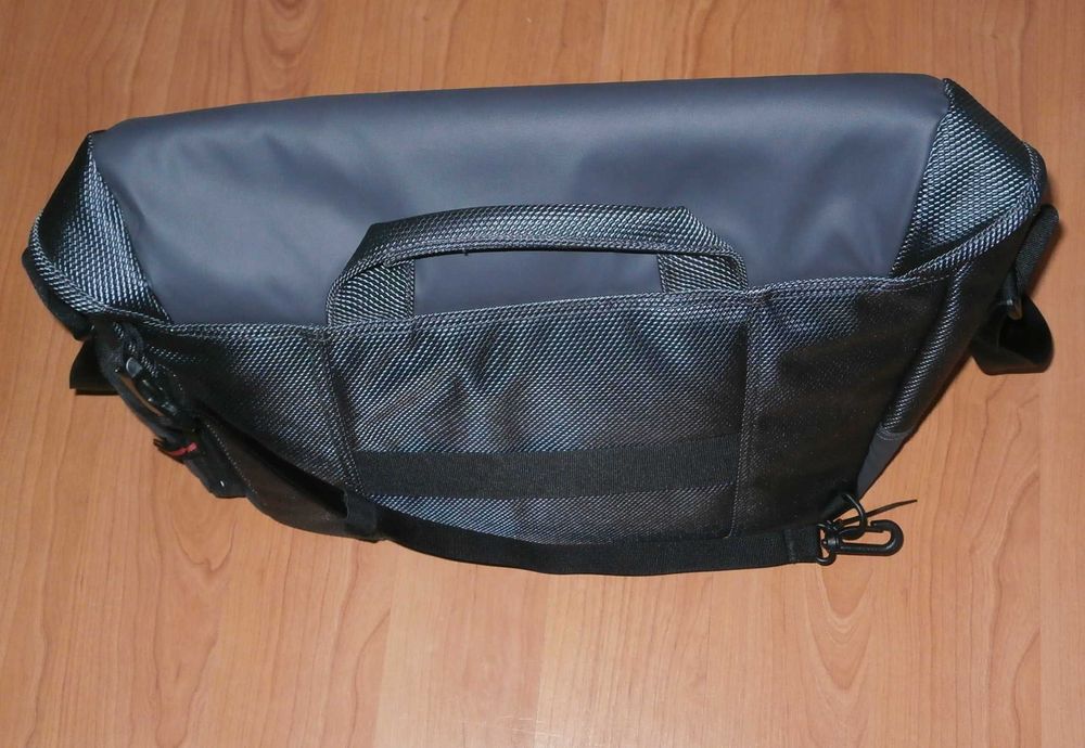 Geanta messenger Eastpak Bonell Cnnct Briefcase 16″ noua