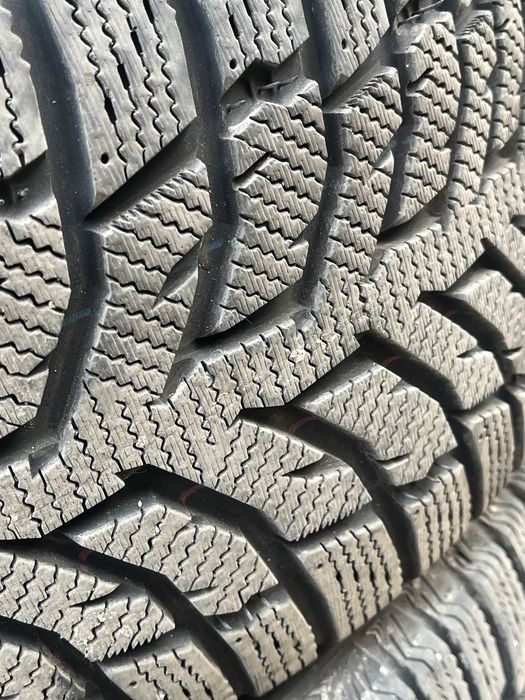 Зимни гуми 225/55/17 (почти не карани)