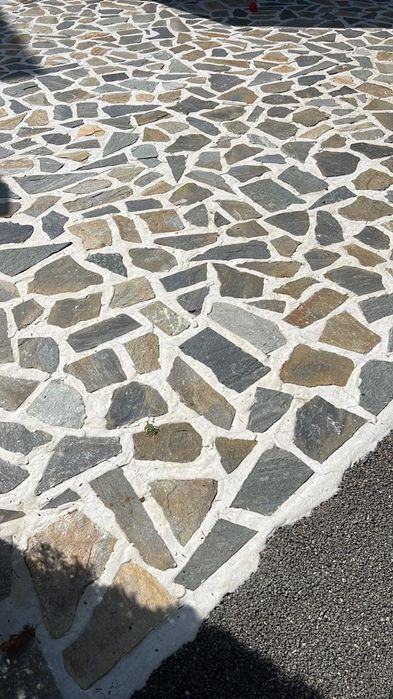 Pavaj din piatra naturala poligonala