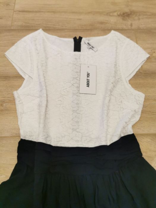Rochie coctail cu dantelă albă
