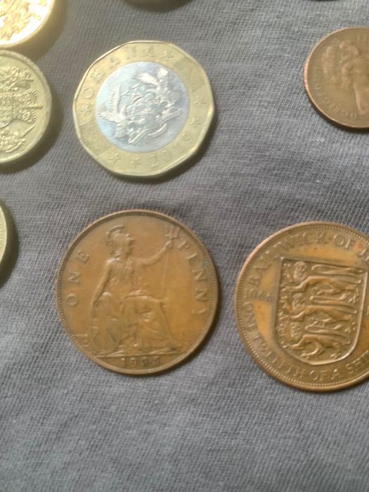 Monede  din uk  vechi si noi diferite
