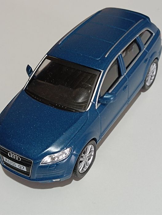 Модель Ауди Q7  1/43