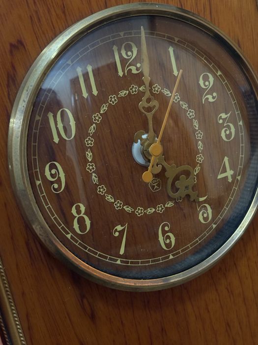 Настенные часы Янтарь