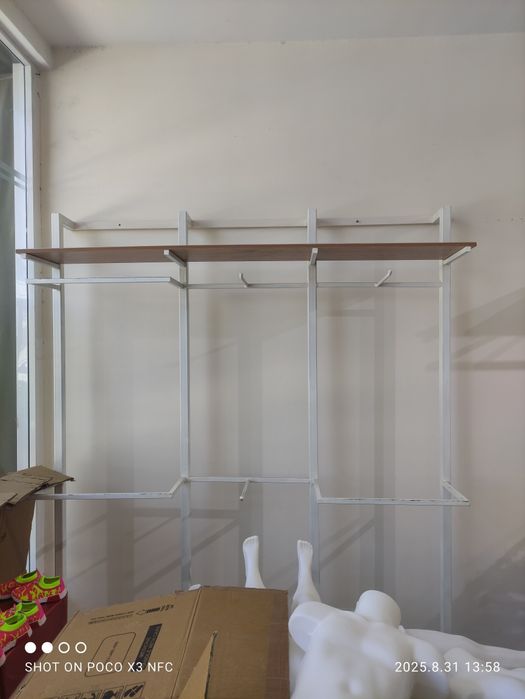 Кийим-кечак магазинлар учун деворга ўрнатиладиган гардироб, сифати зўр