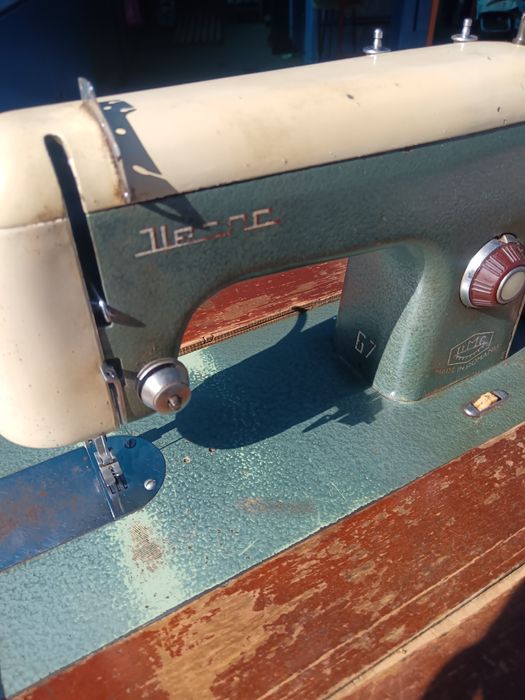 Vând mașină de cusut  Ileana G7 foarte veche