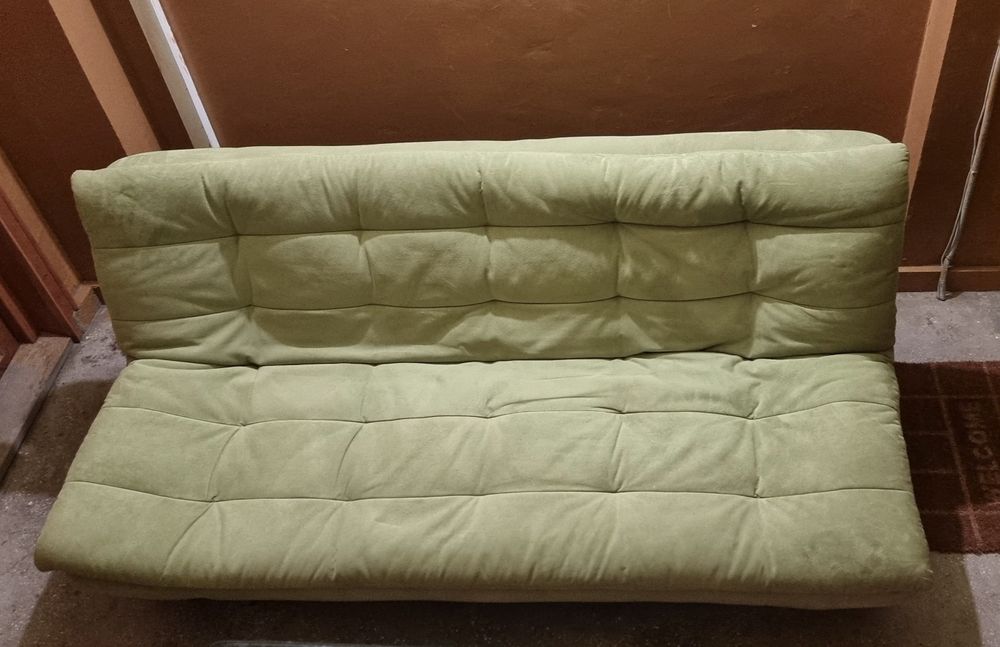 Vând canapea extensibilă.
