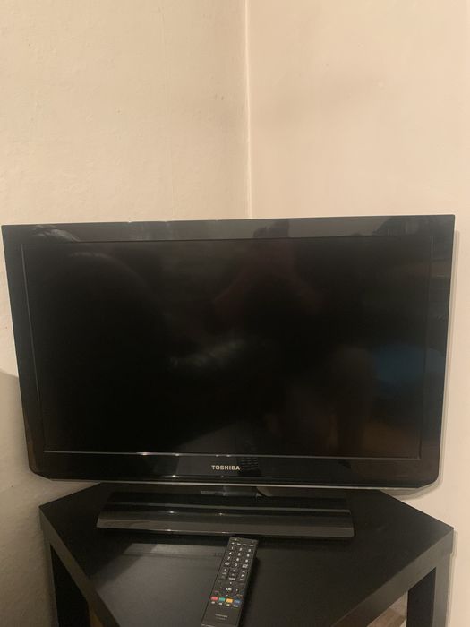 TOSHIBA 32 инча телевизор