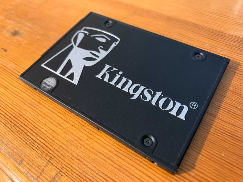 Kingston KC600 1TB / Kingston A400 480GB / Kingston A400 120GB / Adata SU650 120GB