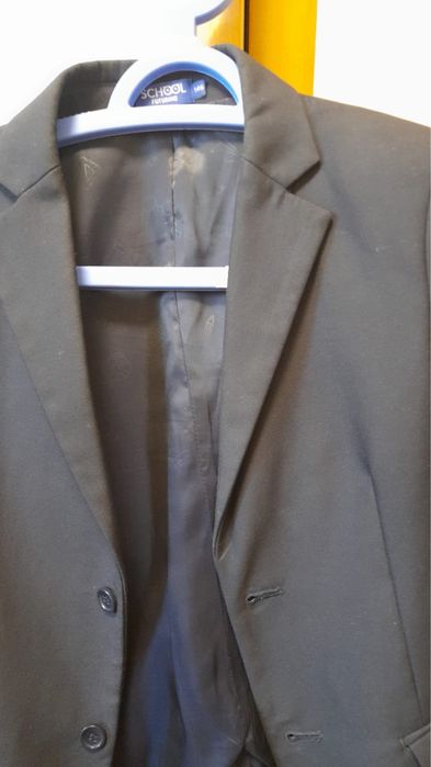 Продается костюм школьный