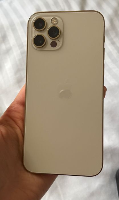 Telefon iphone 12 pro.