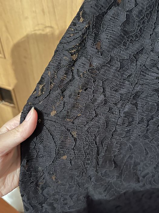 Черное вечернее платье с поясом