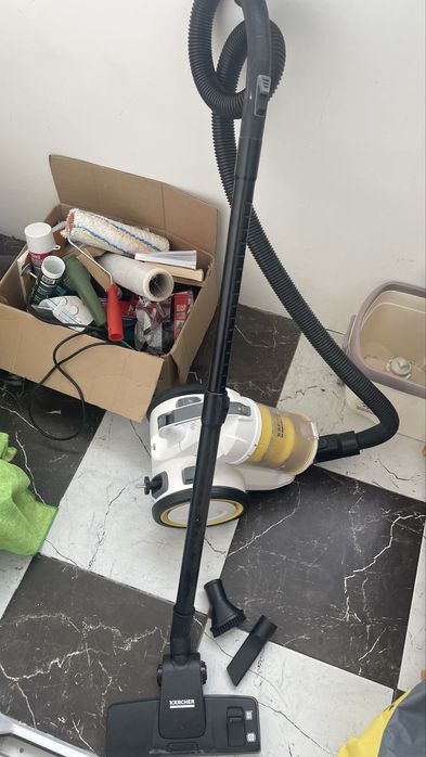 Пылесос Karcher и пароочиститель Deerma