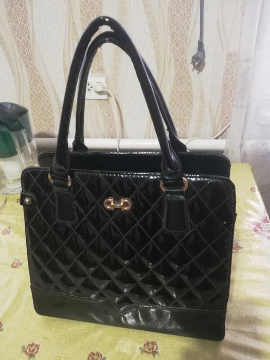 Продаётся женская сумочка 2000т