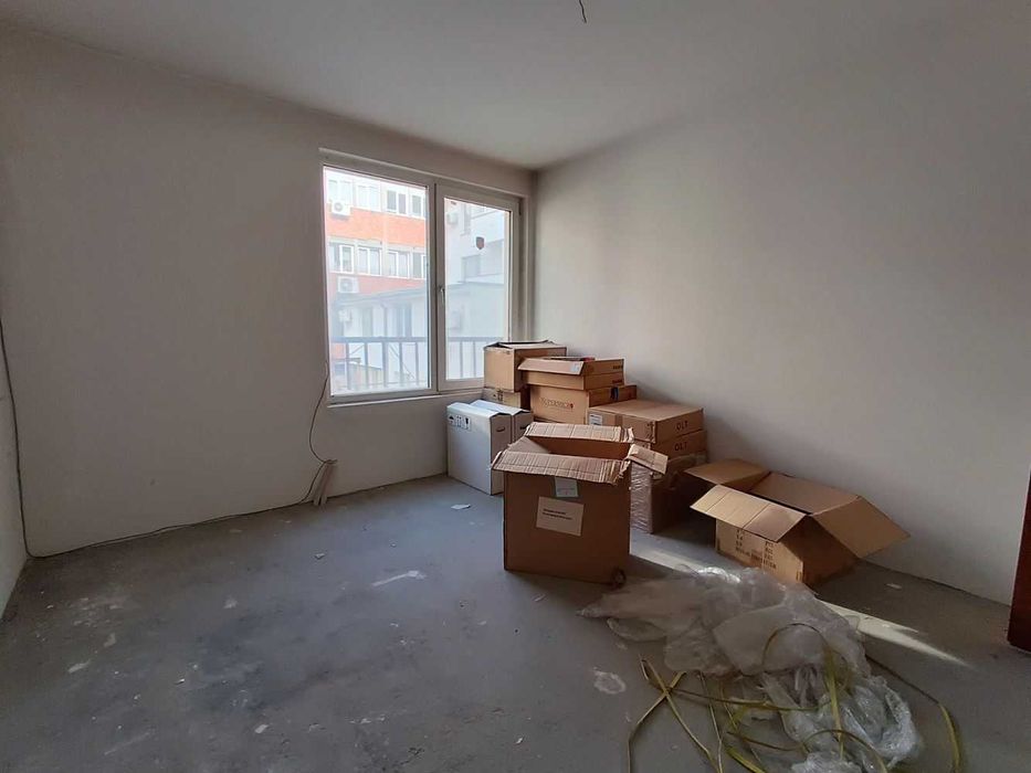 Тристаен апартамент с гараж