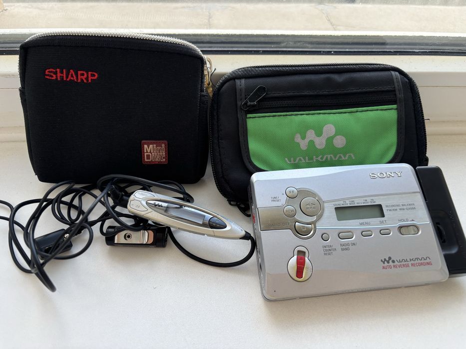 Диктофон оригинал в комплекте.