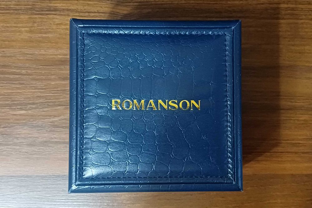 Пустые фирменные коробки от бренда часов Romanson