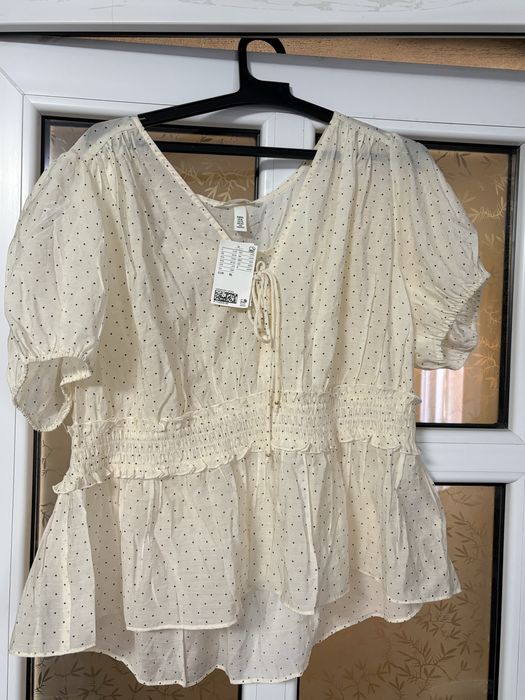 Bluza cu peplum si mâneci bufante