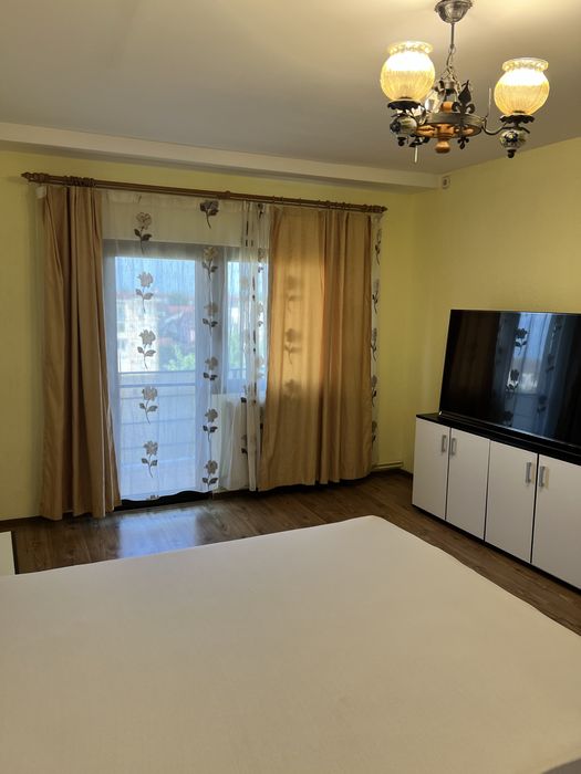 Proprietar inchiriez apartament 2 camere zona Lipovei !