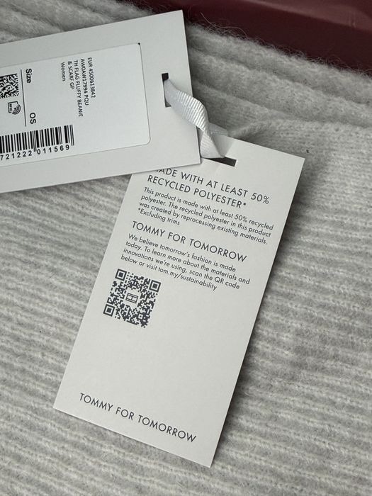 Tommy Hilfiger Flag Fluffy set caciula si fular alb alb murdar nou