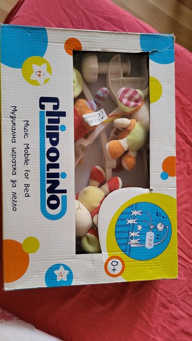 Музикална въртележка с навиване зайчета, много запазена