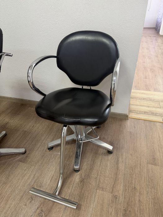 Продам парикмахерские кресла