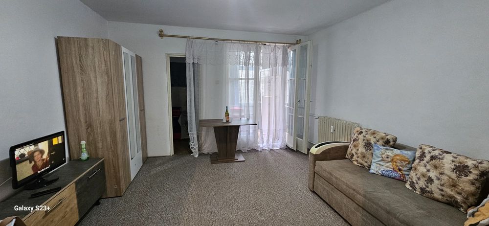 Închiriez Garsoniera