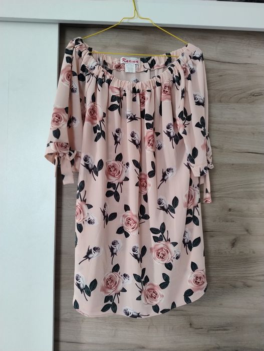 Bluza sexy cu trandafiri și decolteu amplu sau umeri goi