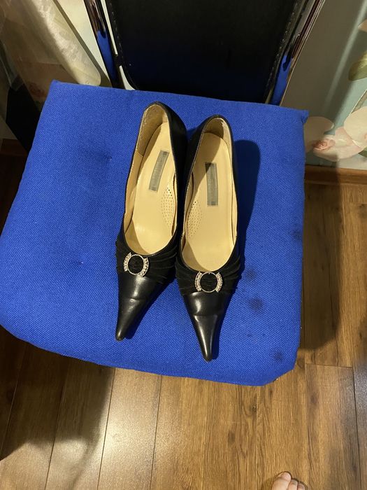 Туфли разные черные, белые