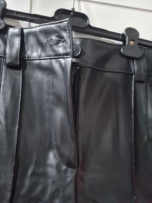 Pantaloni imitatie de piele