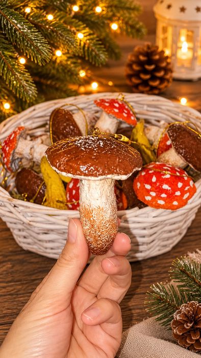 Грибы на елочку.