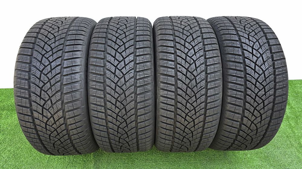 4бр. 215/40/17 GOODYEAR UltraGrip Performance- зимни