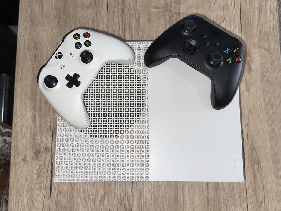 Xbox One S  1TB