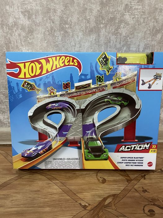 Трасса Hotwheels, трасса с поездом