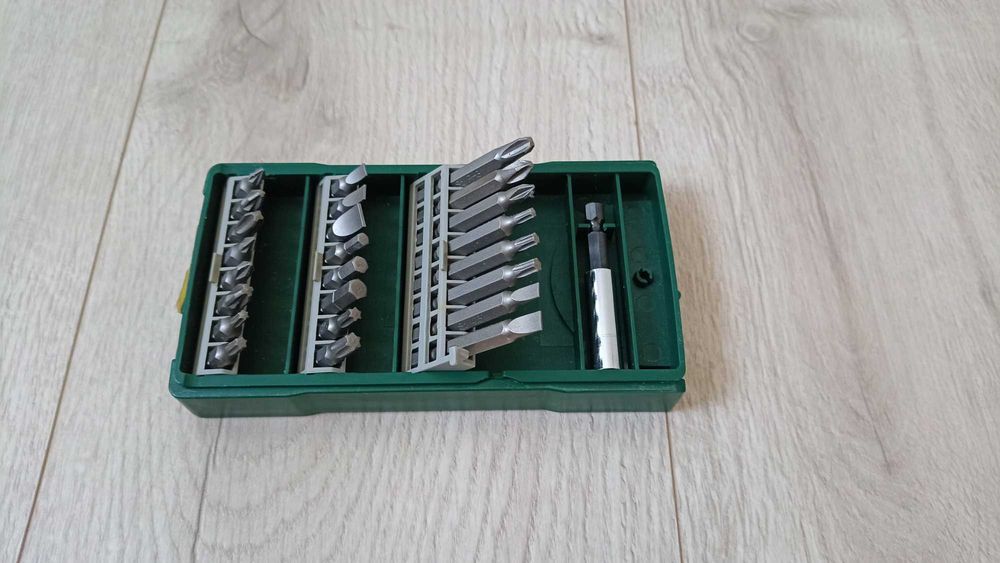 Vand Set de biti/ accesorii de insurubat, marca Bosch