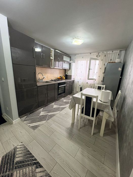 Vând apartament mobilat