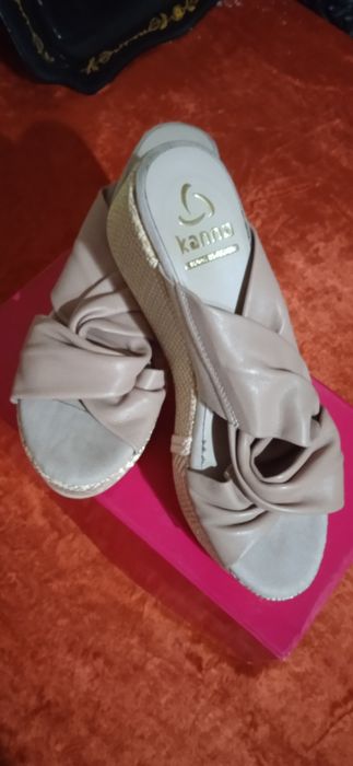 Босоножки женские