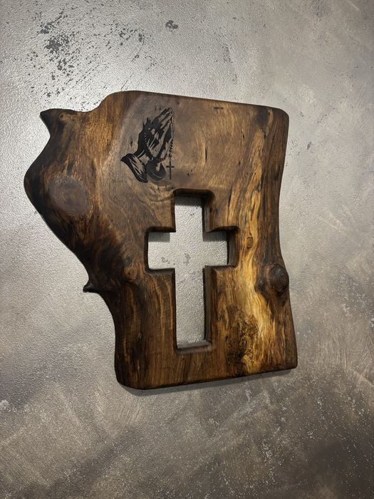 Дървен кръст от орех
