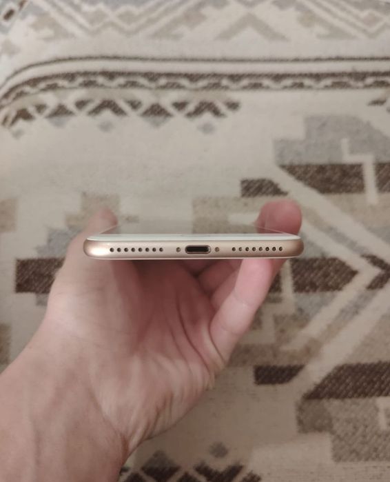 Apple iPhone 8 Plus Gold 64GB, отличное состояние.