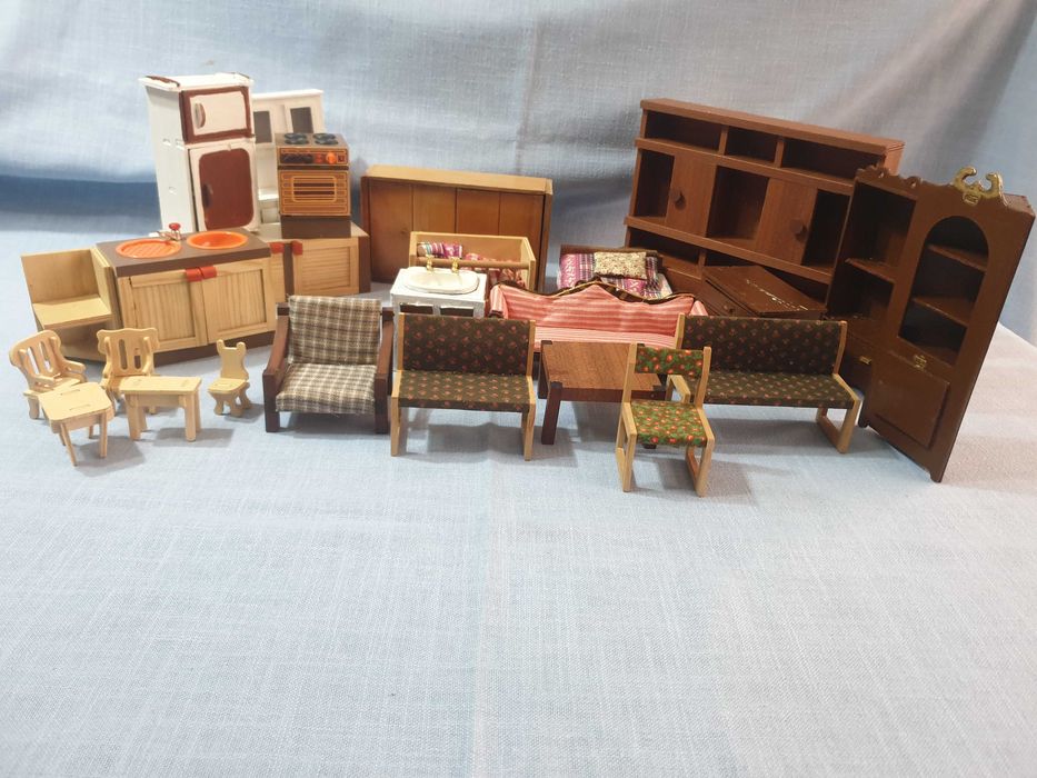 Дървени ръчноизработени мебели за кукли - 25 броя