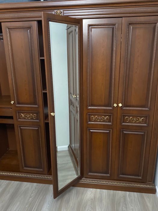 Продам шкаф из дерева