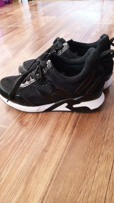 Продам обувь для девочки