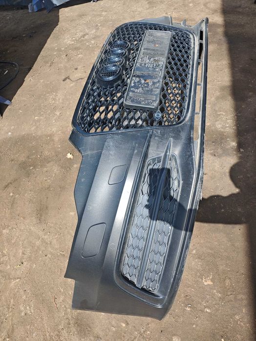 Предна броня Audi A6 C7 S-Line много запазена с решетките