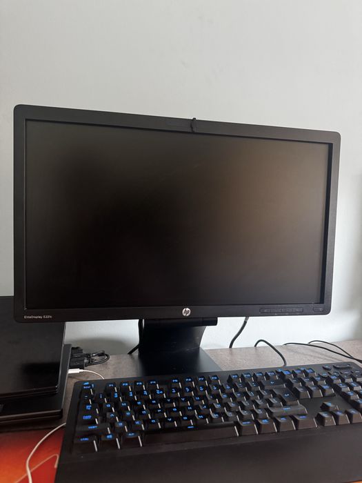 Като нов HP EliteDisplay E221c - 21.5” IPS Full HD монитор