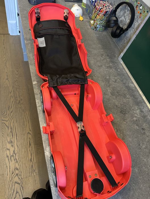 Машина-чемодан красная