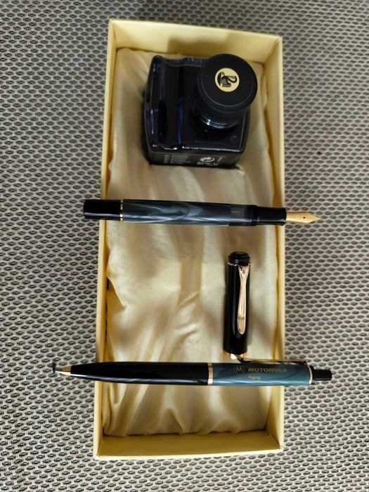 Комплект писалка и химикалка PELIKAN – с лого НОВ