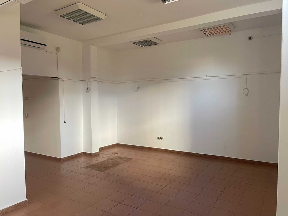 Inchiriez spatiu comercial