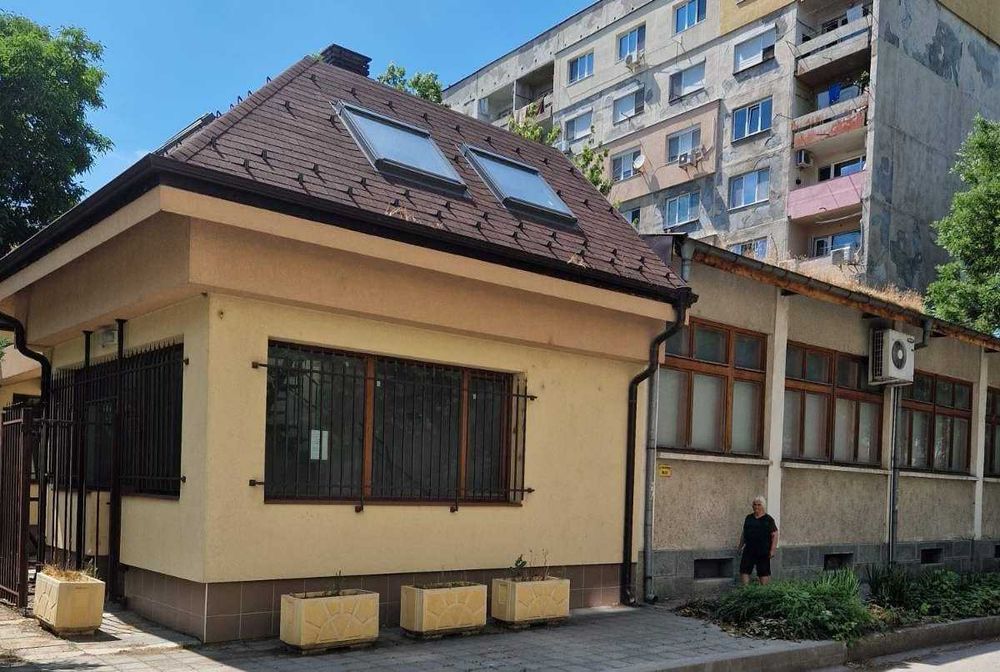 Продавам къща в гр. Пловдив, кв. Кършияка срещу Планет клуб!