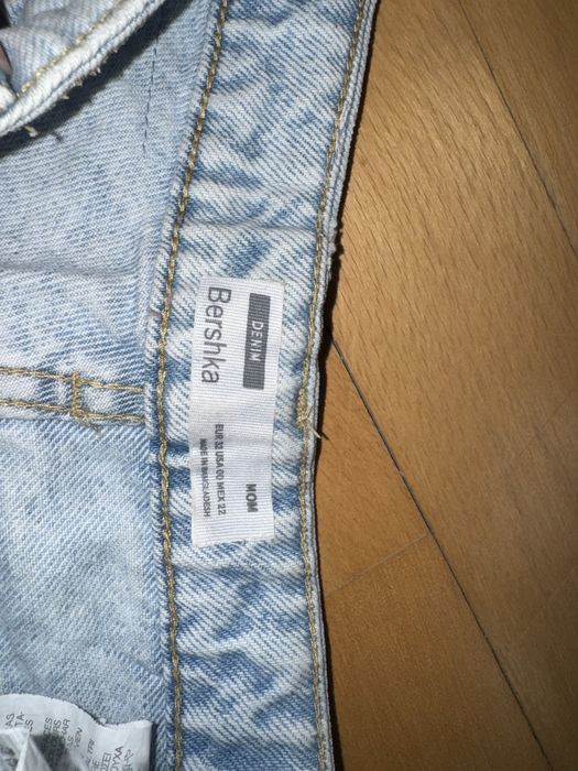 Blugi Bershka rupti