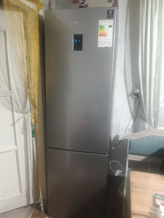 Холодильник Samsung
