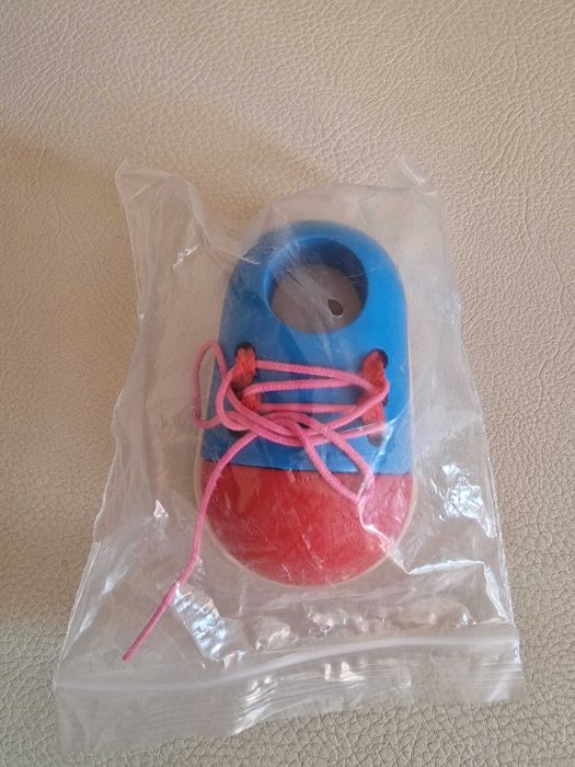 Нова играчка дървена обувка